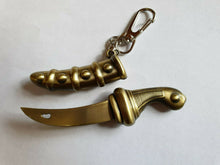 Load image into Gallery viewer, COLLECTOR&#39;S METAL REPLICA JAPANESE ANIME ONE PIECE DAGGER &amp; CASE SINBAD KEYRING
