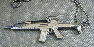 METAL REPLICA XM8 U.S. MILITARY ASSAULT RIFLE MACHINE GUN NECKLACE UK SELLER