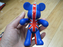 Load image into Gallery viewer, LARGE JOINTED MOVING UNION JACK ENGLAND BEAR NO FACE KEYRING UK SELLER
