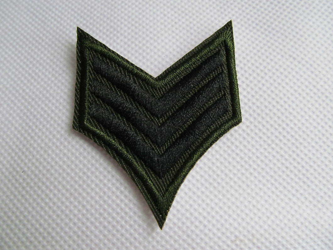 2x FASHION TSHIRT US ARMY CAMOUFLAGE SERGEANT STRIPES IRON SEW ON PATCH UKSELLER