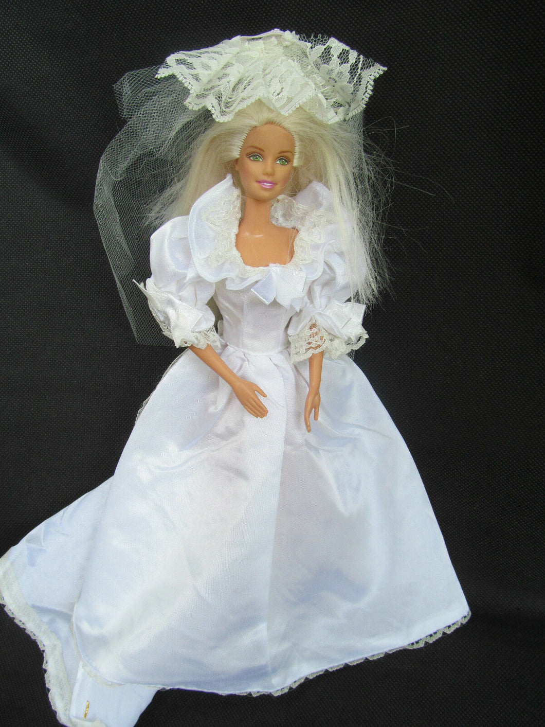 DOLL'S SIZED PRINCESS DIANA REPLICA SLEEVED WHITE WEDDING DRESS, VEIL & TRAIN