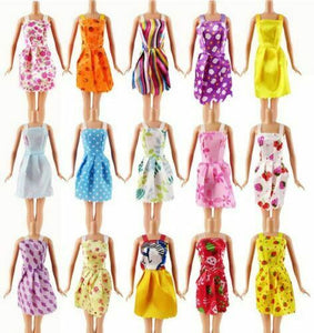 15x DOLLS SIZED ITEMS CLOTHES 5x DRESSES 5x SHOES/BOOTS & 5x HANGERS FREE UK P&P