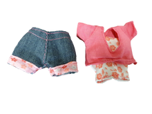 Load image into Gallery viewer, 1x DOLL&#39;S CLOTHING 2 PIECE SET DENIM SHORTS AND T-SHIRT BLOUSE FREE UK P&amp;P
