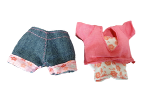 1x DOLL'S CLOTHING 2 PIECE SET DENIM SHORTS AND T-SHIRT BLOUSE FREE UK P&P