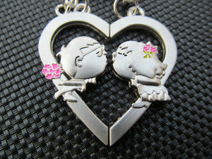 CUTE MALE & FEMALE HEARTS KISSING LOVERS IN HEART KEYRINGS GIFT IDEA UK SELLER