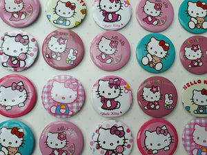 30x HELLO KITTY BADGES PIN BUTTONS 4.5cm DIAMETER FOR PARTY BAGS PINATA GIFTS