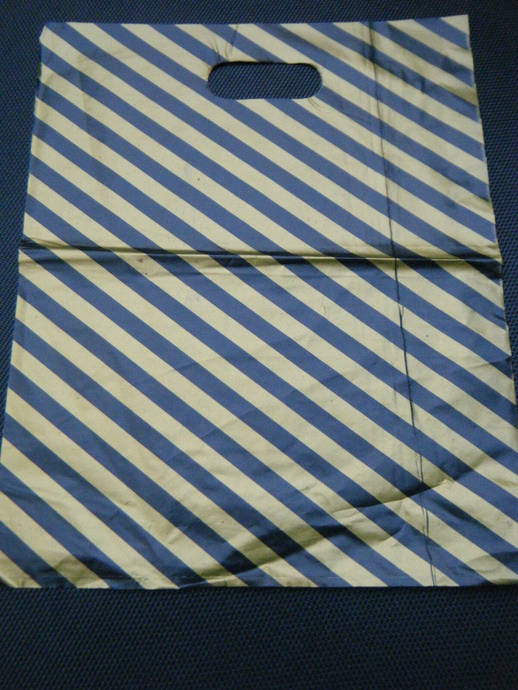 QUALITY BLACK GOLD STRIPES CARRIER BAGS 40+ PER PACK 25cmx25cm UKSELLER FREE P&P
