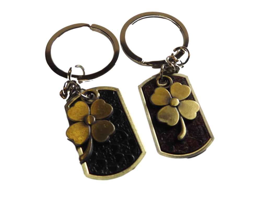 SET OF 2 UNISEX FRIENDSHIP IRISH 4 LEAF CLOVER FACE KEYRINGS GIFT IDEA UK SELLER