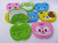 Load image into Gallery viewer, KIDS LADIES CUTE ANIMAL BEAR FROG CAT COMPACT MIRROR &amp; COMB SET GIFT IDEA UKSELL
