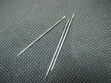 Load image into Gallery viewer, 30x ASSORTED DRESS MAKERS TAILORS HAND SEWING NEEDLES IN PLASTIC CASE UK SELLER

