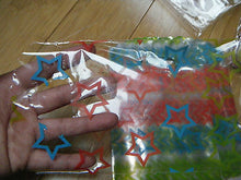 Load image into Gallery viewer, 100x CLEAR PLASTIC STARS MEDIUM GIFT PARTY CARRIER BAGS SHOPS SWEETS 19cmx15cm
