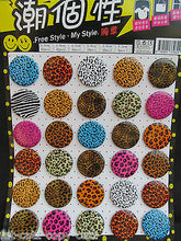 Load image into Gallery viewer, 30x LARGE FASHION ANIMAL LEOPARD ZEBRA PRINT BADGES 40mm PARTY LOOT BAG UKSELLER
