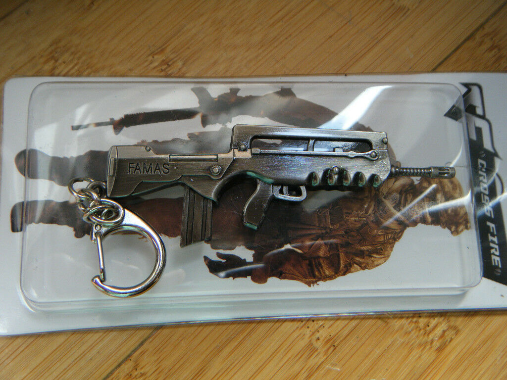 FAMAS NOVELTY REPLICA ASSAULT RIFLE MACHINE GUN PISTOL KEYRING CHAIN UK SELLER